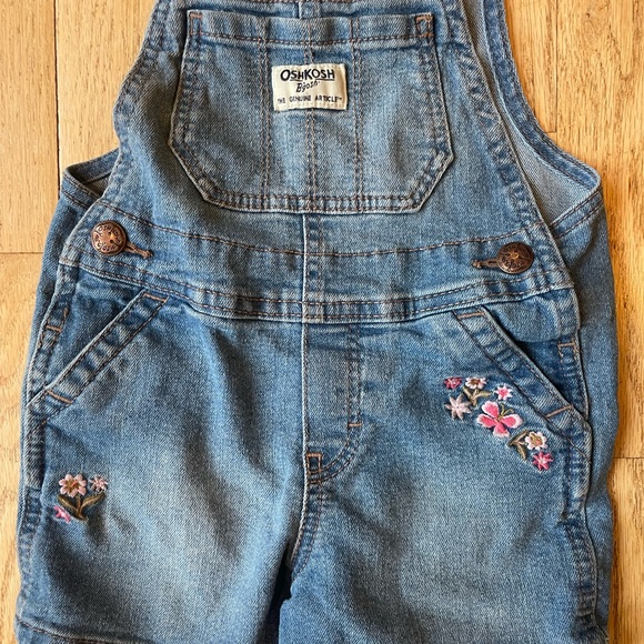 2T Girls Osh Kosh B’Gosh Denim Short Overalls with Embroidery - Picture 2 of 5